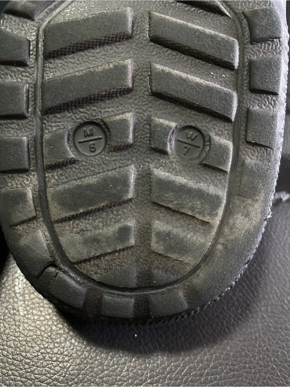 CROCS Dual Comfort Clog in Black with Character Jibbitz Size 5 Mens 7 Women’s